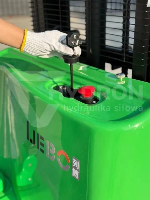Wózek podnośnikowy elektryczny 1500kg 3m