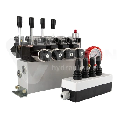 Rozdzielacz hydrauliczny 4 sekcyjny 12V blokowy typu Cetop 3 NG6 z proporcjonalnym regulatorem przepływu w komplecie z panelem sterującym Hydrolider z czterema joystickami, manometrem, wtyczkami elektrycznymi i przyłączami