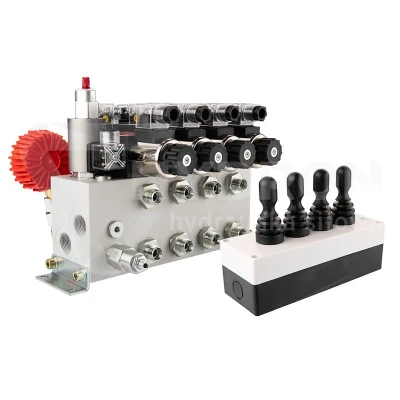 Rozdzielacz hydrauliczny 4 sekcyjny 12V blokowy typu Cetop 3 NG6 z proporcjonalnym regulatorem przepływu w komplecie z panelem sterującym Hydrolider z czterema joystickami, manometrem, wtyczkami elektrycznymi i przyłączami