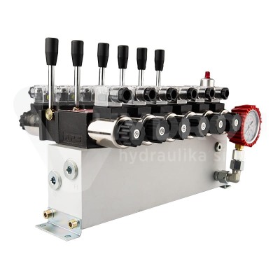 Przejdź do produktu Rozdzielacz hydrauliczny 6 sekcyjny 12V blokowy typu Cetop 3 NG6 z proporcjonalnym regulatorem przepływu w komplecie z manometrem, wtyczkami elektrycznymi i przyłączami