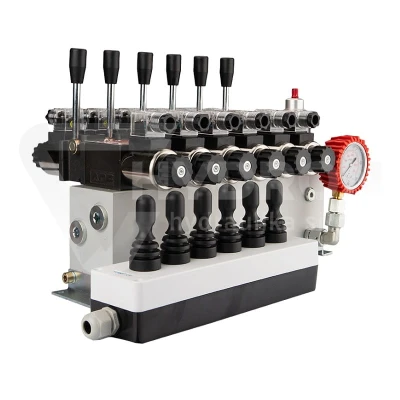 Rozdzielacz hydrauliczny 6 sekcyjny 12V blokowy typu Cetop 3 NG6 z proporcjonalnym regulatorem przepływu w komplecie z panelem sterującym Hydrolider z sześcioma joystickami, manometrem, wtyczkami elektrycznymi i przyłączami
