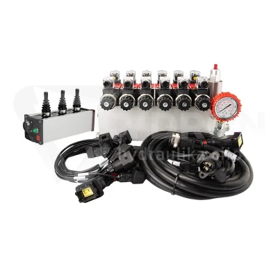 Rozdzielacz hydrauliczny 6 sekcyjny 12V blokowy typu Cetop 3 NG6 z proporcjonalnym regulatorem przepływu w komplecie z panelem sterującym Salvarani z trzema joystickami, manometrem, wtyczkami elektrycznymi i przyłączami