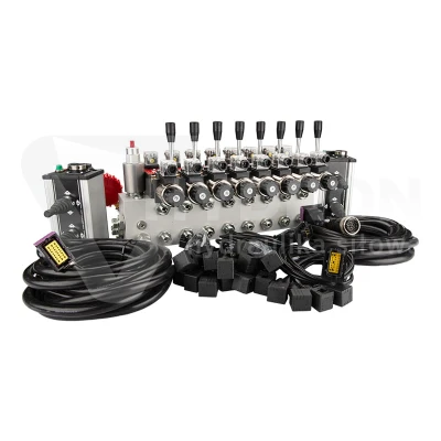 Rozdzielacz hydrauliczny 8 sekcyjny 12V blokowy typu Cetop 3 NG6 z  proporcjonalnym regulatorem przepływu w komplecie z dwoma panelami sterującymi Salvarani z dwoma joystickami, manometrem, wtyczkami elektrycznymi i przyłączami