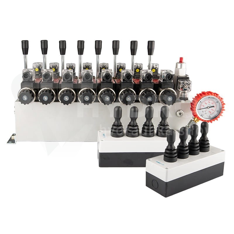 Rozdzielacz hydrauliczny 8 sekcyjny 12V blokowy typu Cetop 3 NG6 z proporcjonalnym regulatorem przepływu w komplecie z dwoma panelami sterującymi Hydrolider z czterema joystickami, manometrem wtyczkami elektrycznymi i przyłączami