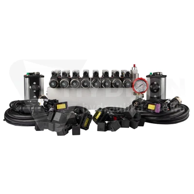 Rozdzielacz hydrauliczny 8 sekcyjny 12V blokowy typu Cetop 3 NG6 z proporcjonalnym regulatorem przepływu w komplecie z dwoma panelami sterującymi Salvarani z dwoma joystickami, manometrem, wtyczkami elektrycznymi i przyłączami