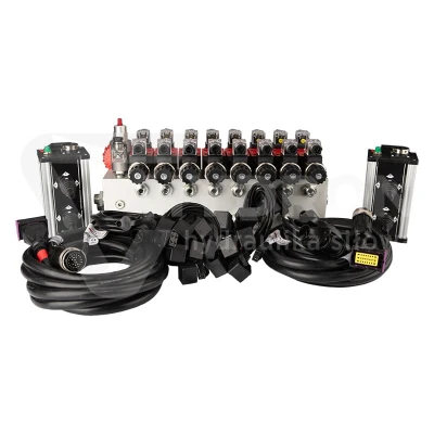 Rozdzielacz hydrauliczny 8 sekcyjny 12V blokowy typu Cetop 3 NG6 z proporcjonalnym regulatorem przepływu w komplecie z dwoma panelami sterującymi Salvarani z dwoma joystickami, manometrem, wtyczkami elektrycznymi i przyłączami