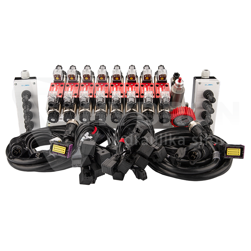 Rozdzielacz hydrauliczny 8 sekcyjny 12V blokowy typu Cetop 3 NG6 z proporcjonalnym regulatorem przepływu w komplecie z dwoma panelami sterującymi Hydrolider z czterema joystickami, manometrem, wtyczkami elektrycznymi i przyłączami