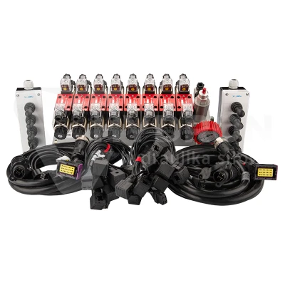 Rozdzielacz hydrauliczny 8 sekcyjny 12V blokowy typu Cetop 3 NG6 z proporcjonalnym regulatorem przepływu w komplecie z dwoma panelami sterującymi Hydrolider z czterema joystickami, manometrem, wtyczkami elektrycznymi i przyłączami