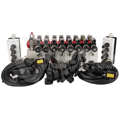 Rozdzielacz hydrauliczny 8 sekcyjny 12V blokowy typu Cetop 3 NG6 z proporcjonalnym regulatorem przepływu w komplecie z dwoma panelami sterującymi Hydrolider z czterema joystickami, manometrem, wtyczkami elektrycznymi i przyłączami