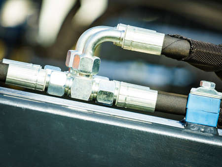instalacja nowych przewodów hydraulicznych