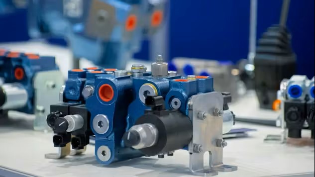 Nowoczesne technologie w hydraulice – elektrozawory i systemy proporcjonalne