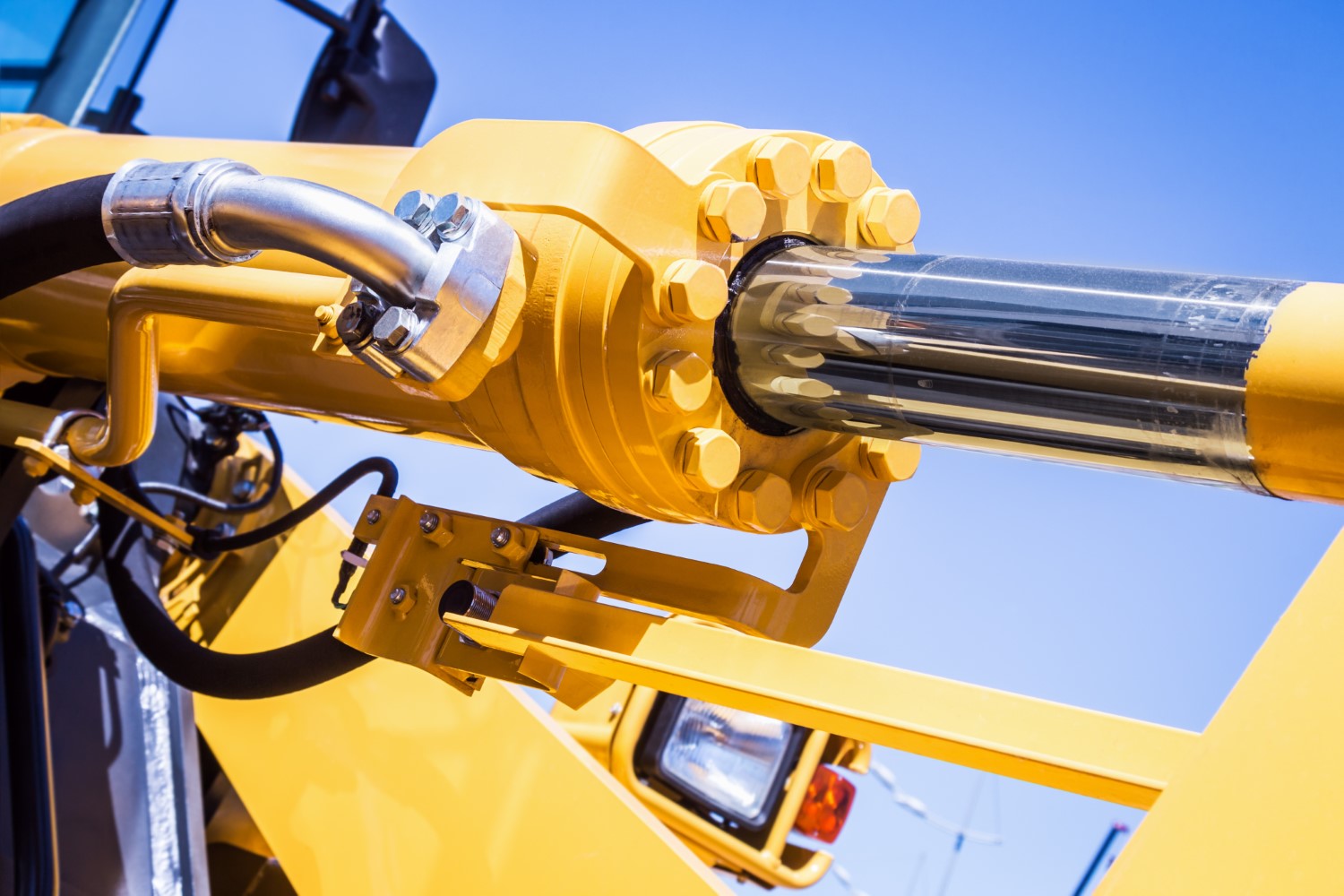 Jak przedłużyć żywotność siłowników hydraulicznych? Praktyczne wskazówki